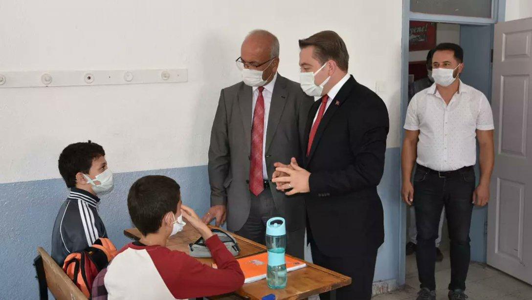 Kaymakamımızdan Taşlıca Ahmet Hamdi Akseki Ortaokulu Ziyareti