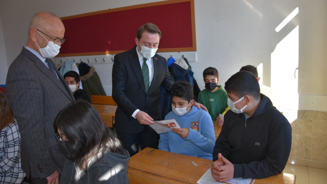 Emine Ahmet Büküşoğlu Ortaokulunda Karne Heyecanı