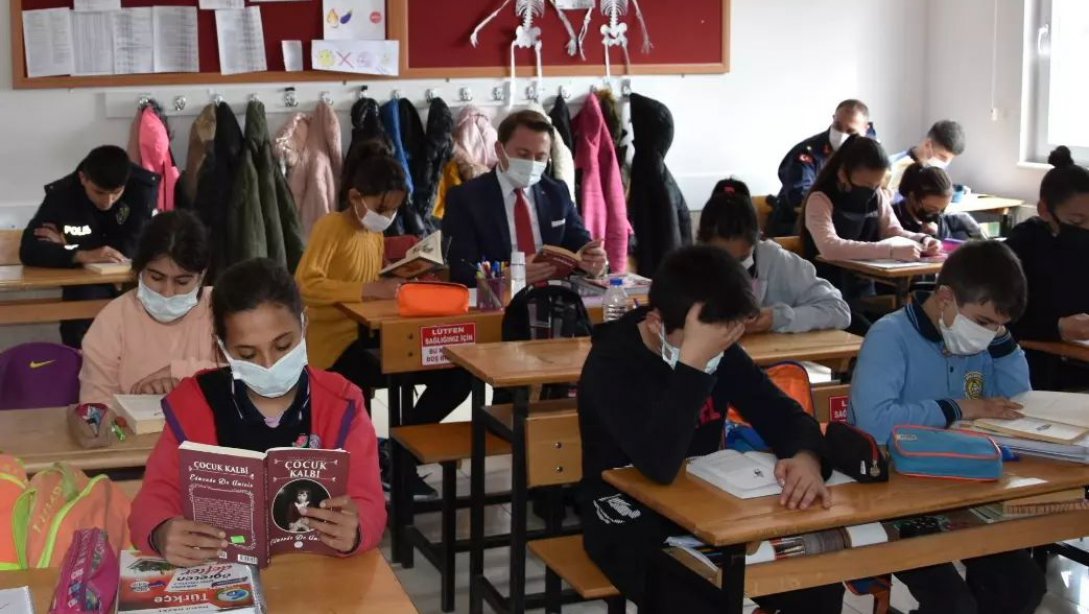Emine Ahmet Büküşoğlu Ortaokulu Kitap Okuma Etkinliği