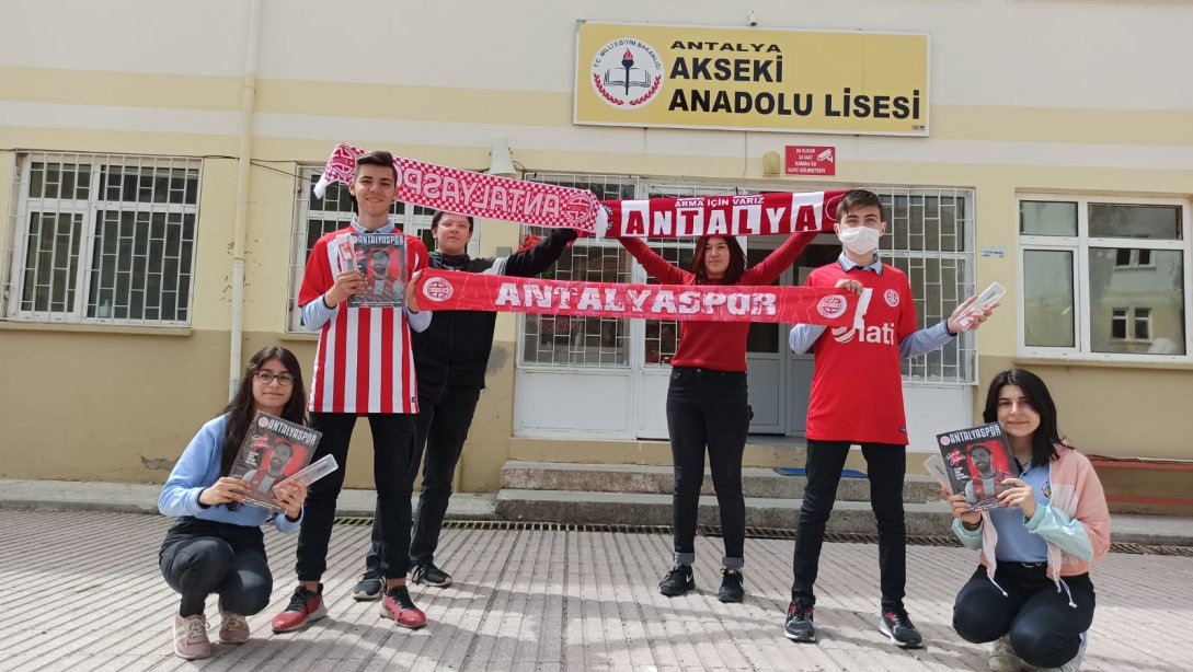 Antalyaspor Tarafından Gönderilen Kalem Setleri Öğrencilerimize Hediye Edildi