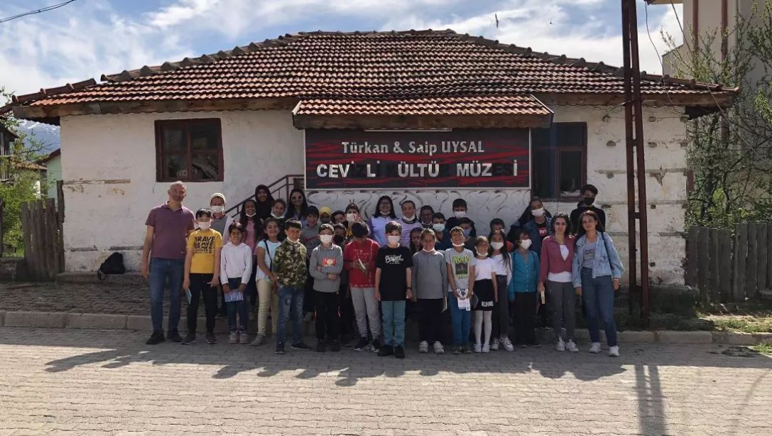 Cevizli İlkokulu ve Ortaokulu Öğrencilerinin Türkan & Saip UYSAL Cevizli Kültür Müzesi Ziyareti