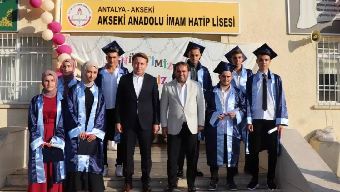 Sayın Kaymakamımız Anadolu İmam Hatip Lisesinin Mezuniyet Törenine Katıldı