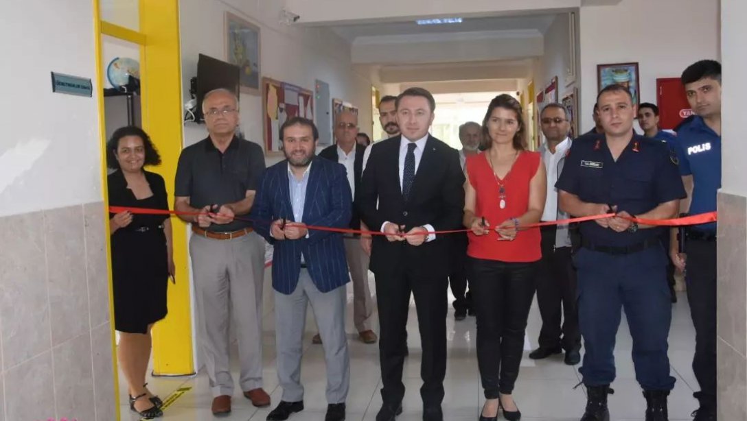 Sayın Kaymakamımız Emine-Ahmet Büküşoğlu Ortaokulu Teknoloji ve Tasarım Sergisinin Açılışına Katıldı