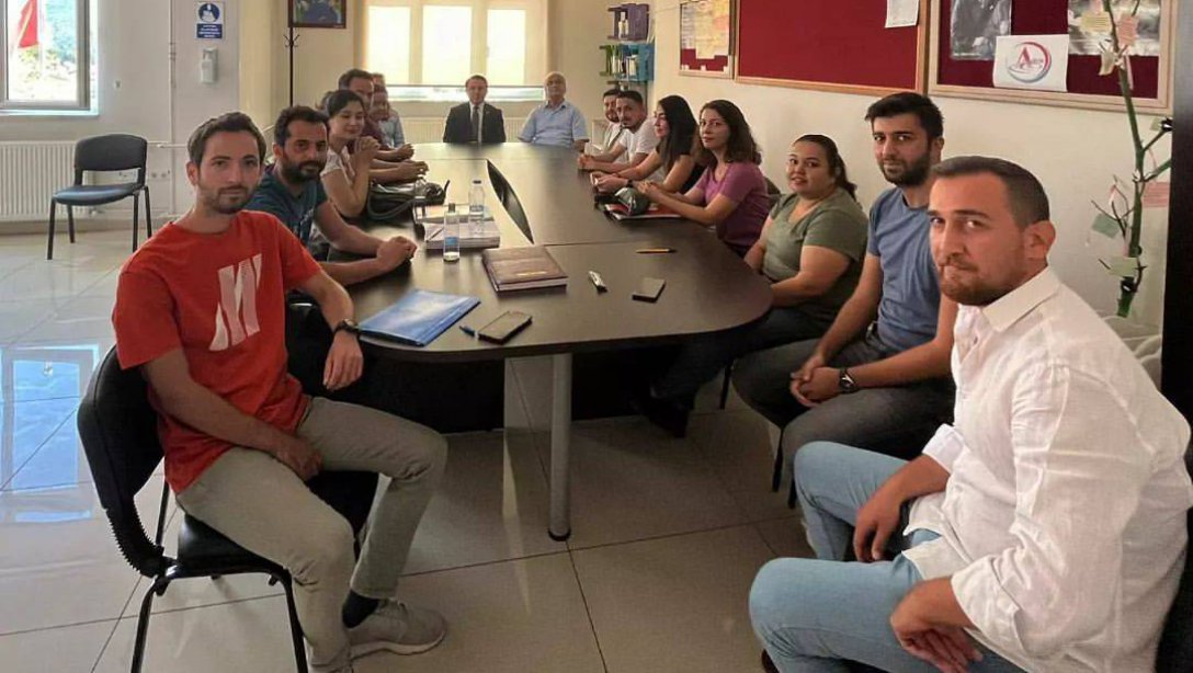 Sayın Kaymakamımız Emine Ahmet Büküşoğlu Ortaokulu Öğretmenleri İle Bir Araya Geldi