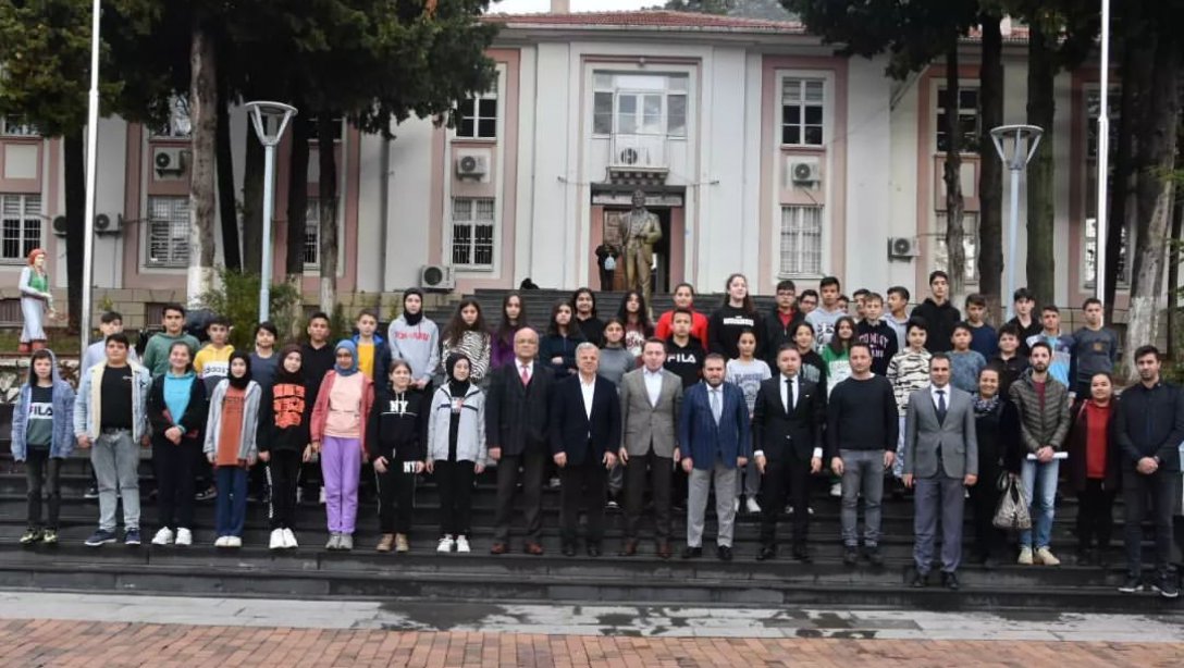 Akseki Kaymakamlığı ve Akseki Belediyesi İş Birliği İle Düzenlenen İlçemiz Öğrencileri İstanbul Gezisine Yolcu Edildi
