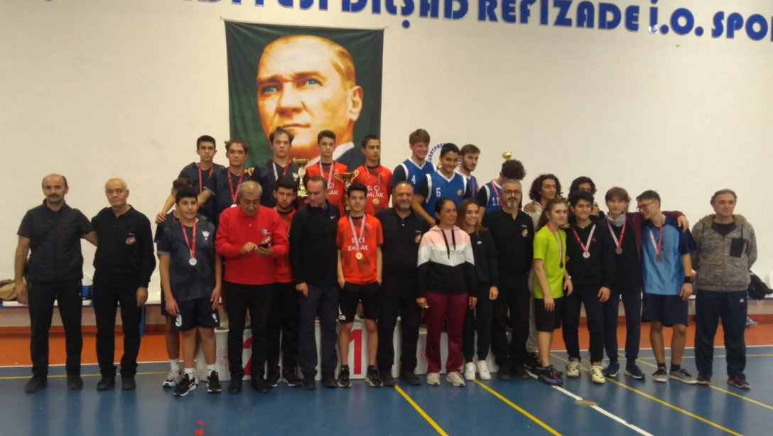Liselerarası Badminton Müsabakalarında İl İkinciliği ve Üçüncülüğü Başarıları Elde Edildi