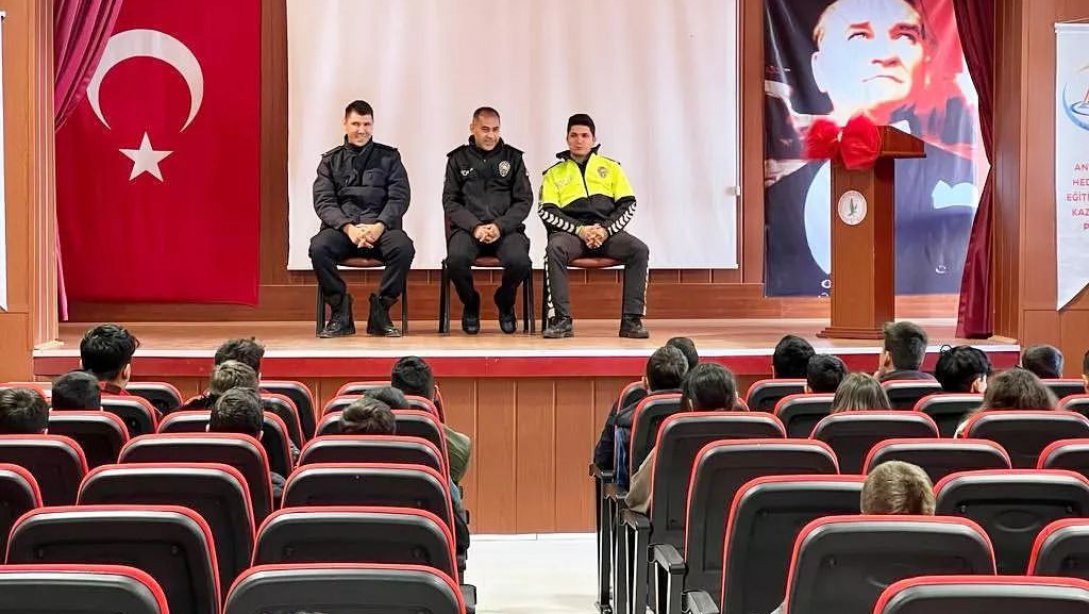 Akseki İlçe Jandarma Komutanı, İlçe Bölge Trafik Amiri ile İlçe Emniyet Amirinin Aralık Ayı Okul Ziyareti