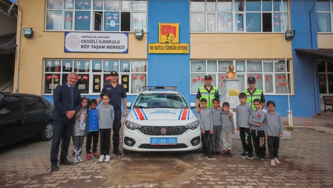 İlçe Jandarma Komutanlığı ve İlçe Emniyet Amirliği Koordinesinde Cevizli İlkokulu Öğrencilerimize Yönelik Trafik Farkındalık Eğitimi