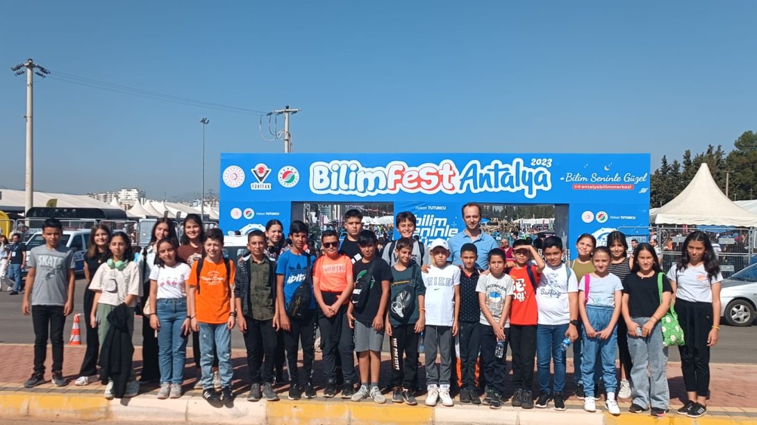 Emine Ahmet Büküşoğlu Ortaokulu Öğrencilerimizin Antalya Bilim Festivali (BİLİMFEST) Fuar Ziyareti