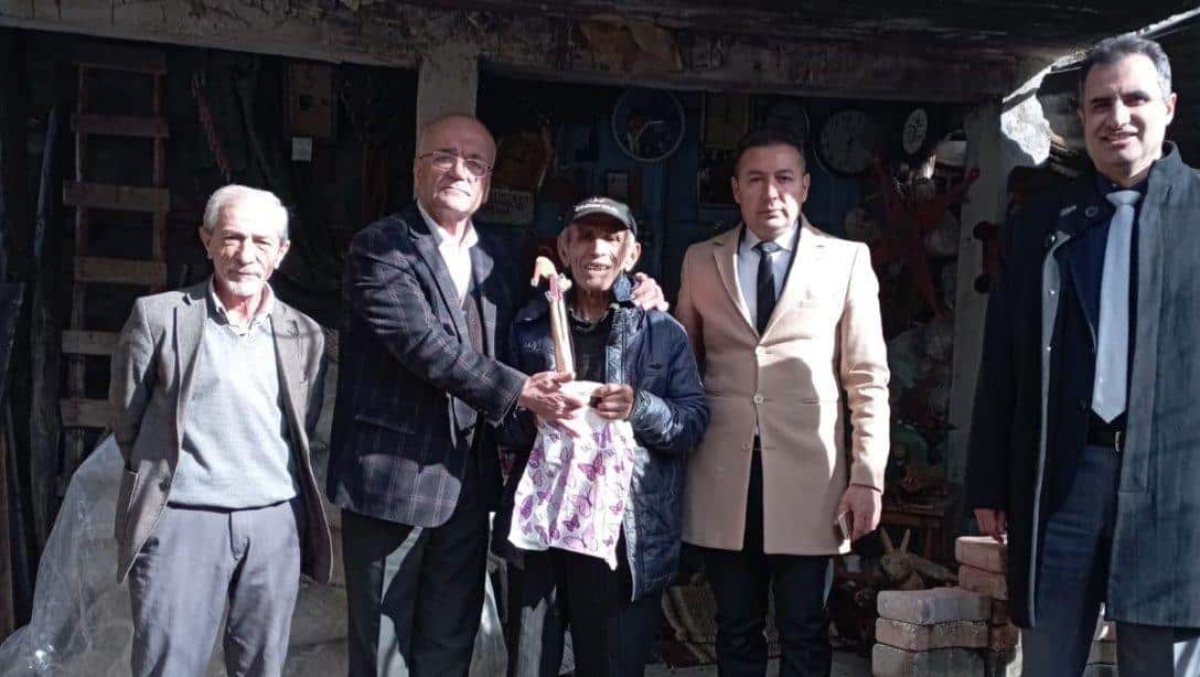 İlçe Milli Eğitim Müdürümüz İmdat Mithat Bağcı'dan Evde Misafirim Var Projesi Kapsamında Kemal Şengül'e Ziyaret