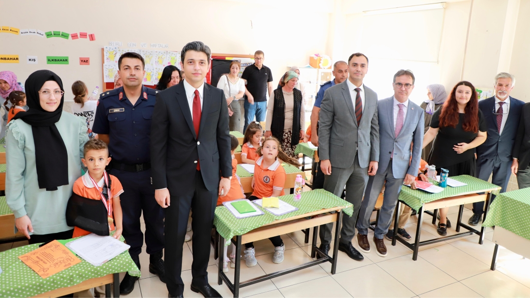 Akseki Kaymakam V. Sn. İbrahim Cem Deveci, Vehbi Güleç Anaokulu ve Ali Hasan Coşkun Kardeşler İlkokulu Öğrencilerinin Karne Heyecanlarına Ortak Oldu